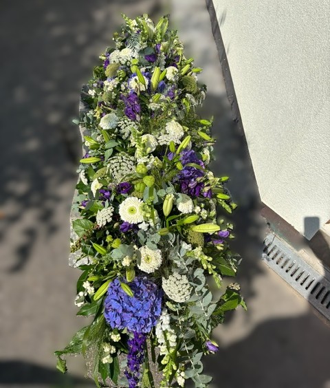 Sargbouquet blau weiss